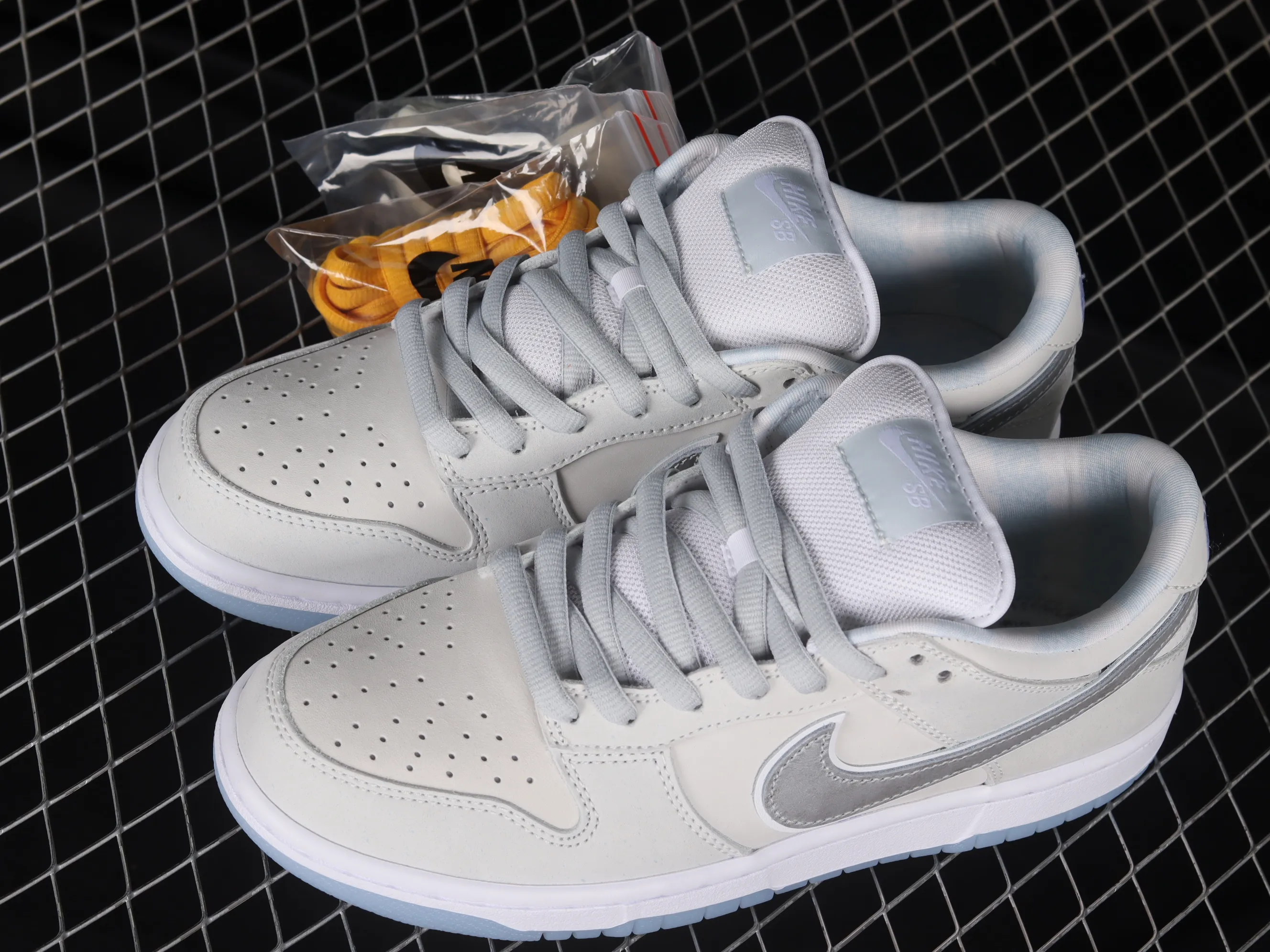 All Categories Nk SB Dunk Series Nk SB Dunk Low Low-top sneakers OG version Concepts x Nk Dunk Low Pro SB "White lobster" Full toe layer white lobster SB low-top sports and leisure sneakers FD8776-100